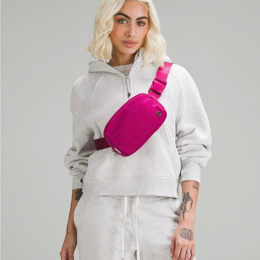 Lululemon Everywhere Belt Bag 1L- Wild Berry - Picture 5 of 9